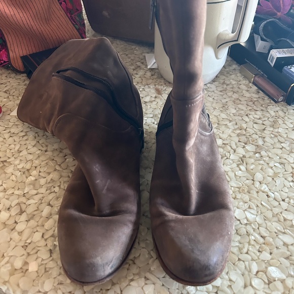 Rare UGG nubuck mid calf boot - Picture 11 of 11